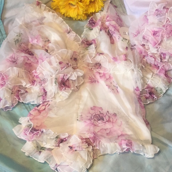 WHITE LINED CHIFFON LILAC FLORAL RUFFLE ROMPER - Picture 8 of 11